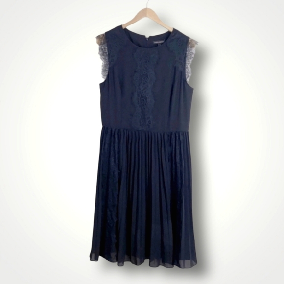 Banana Republic Dresses & Skirts - Banana Republic Lace Sleeve Pleated Evening Dress